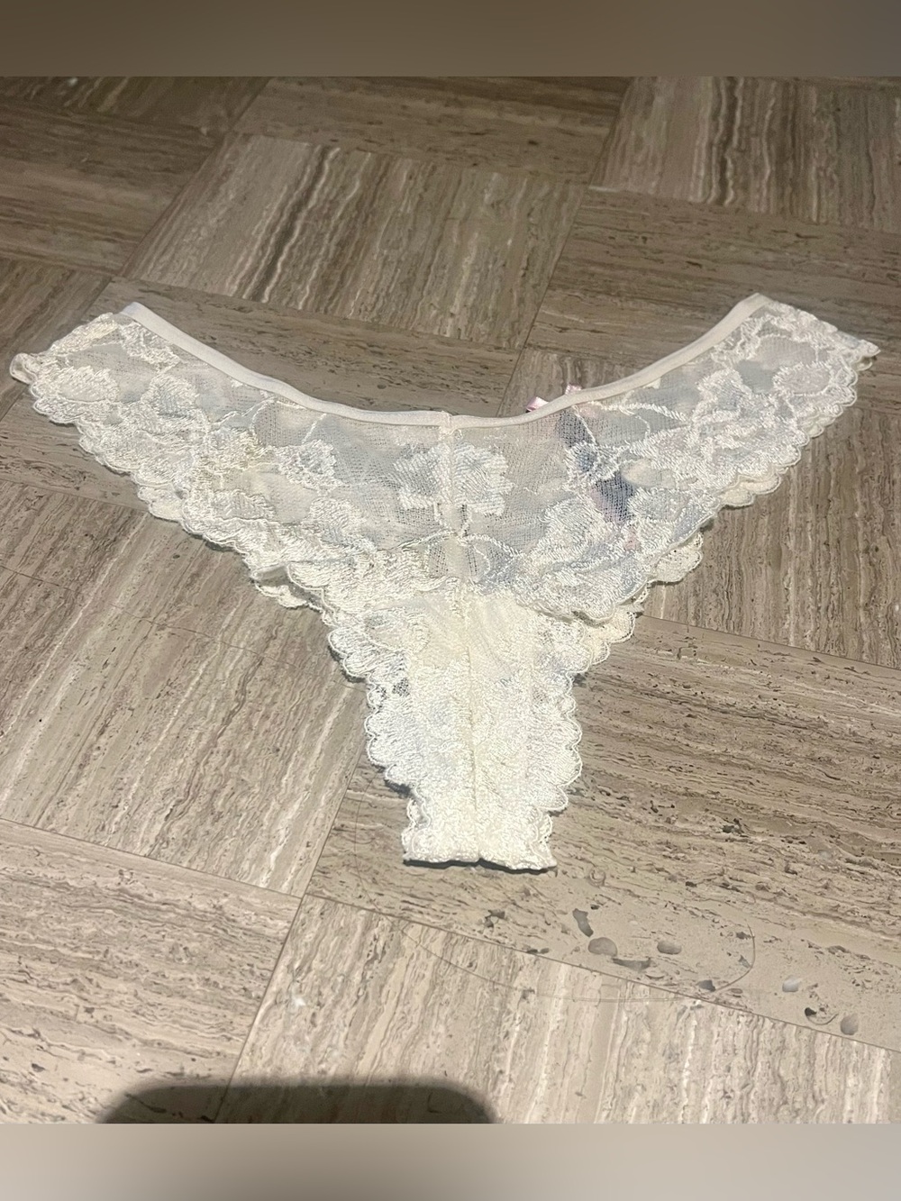 BNWT
Victoria's Secret Cream Lace Thong
Size small